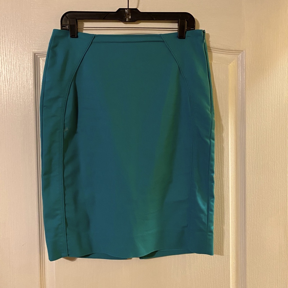 WHBM perfect form turquoise/ lagoona pencil skirt in size 8